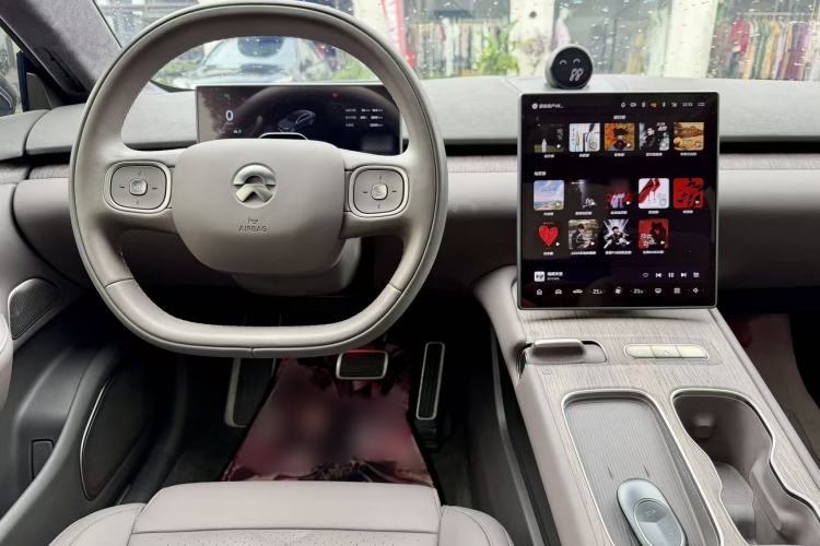 Used Nio ET7 2024 75 kWh Executive Edition Interior 10