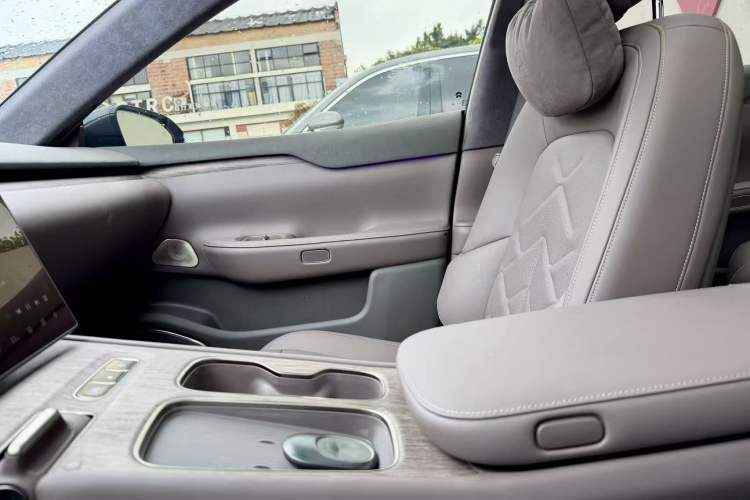 Used Nio ET7 2024 75 kWh Executive Edition Interior 2