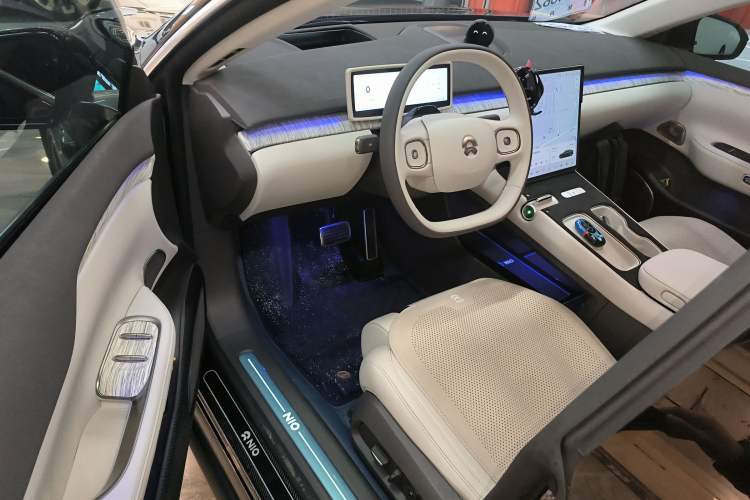 Used Nio ET7 2024 75 kWh Executive Edition Interior 3