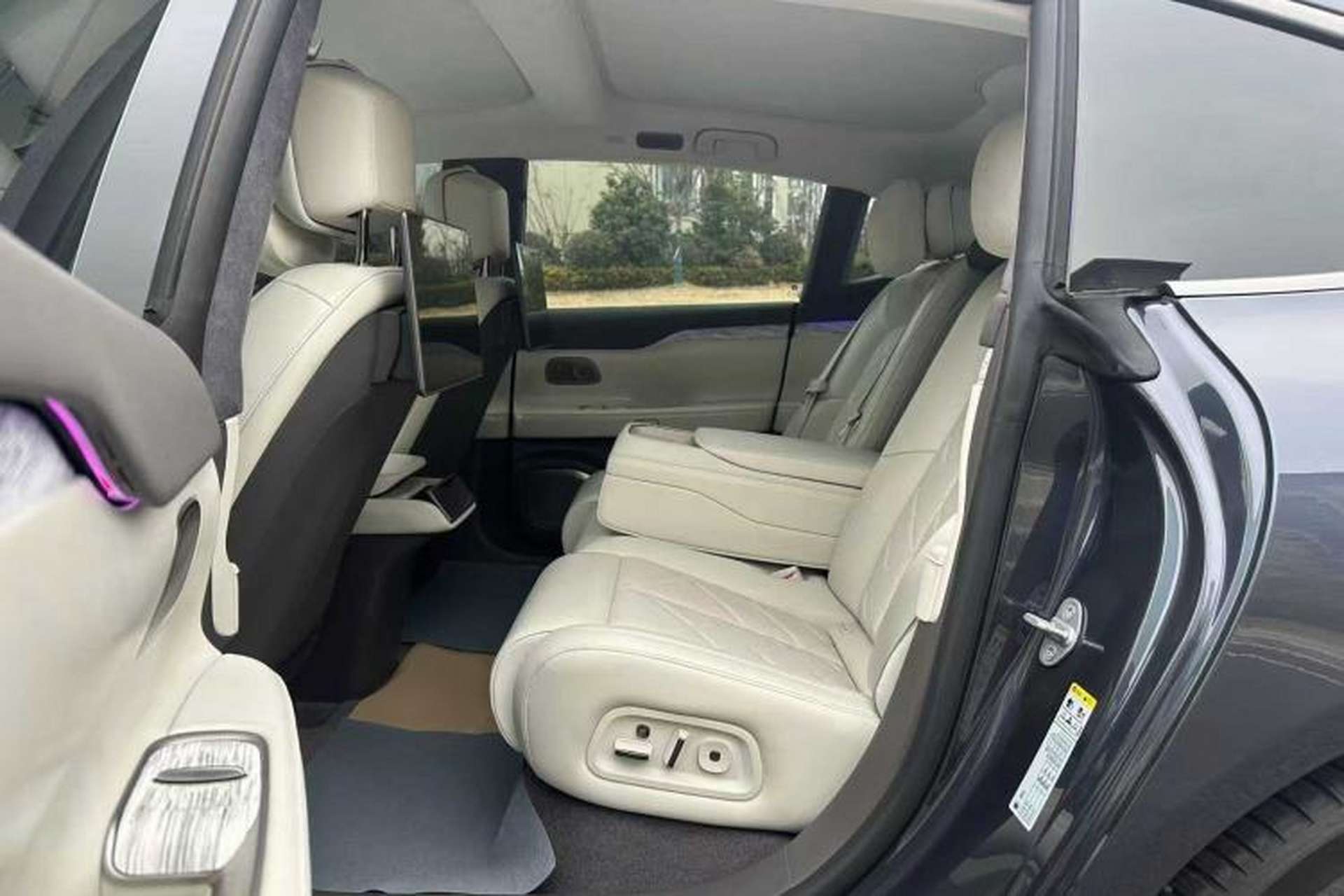 Used Nio ET7 2024 75 kWh Executive Signature Edition Interior 3
