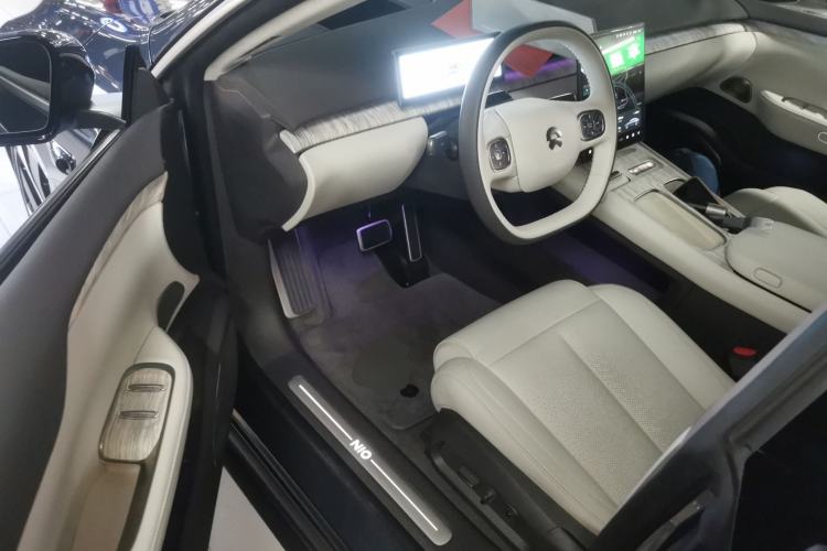 Used Nio ET7 2024 75 kWh Executive Edition Interior 3