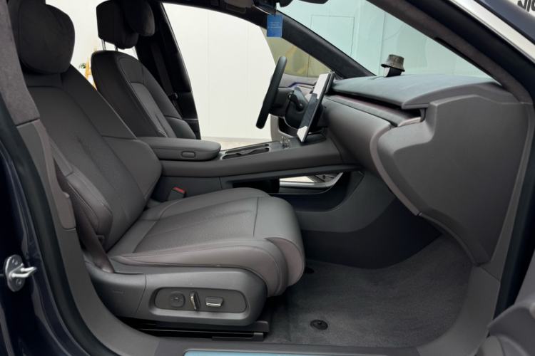 Used Nio ET7 2024 75 kWh Executive Edition Interior 3