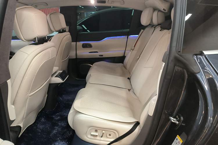 Used Nio ET7 2024 75 kWh Executive Edition Interior 4