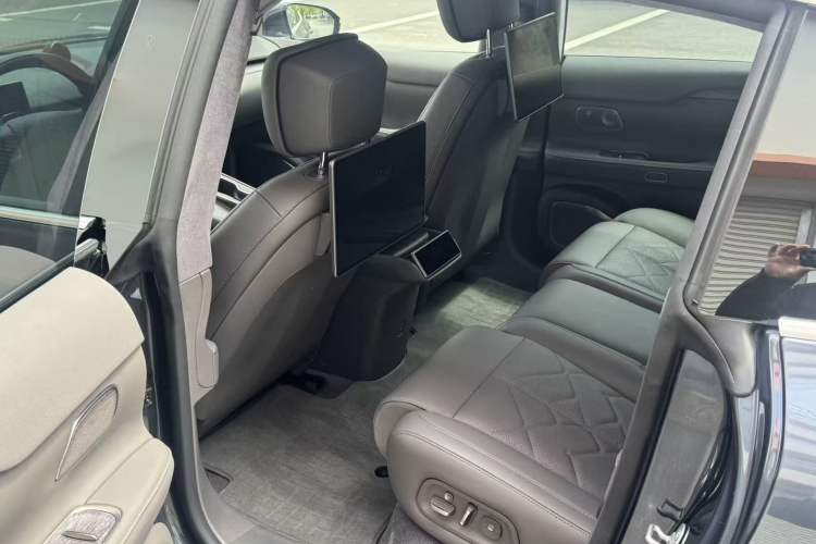 Used Nio ET7 2024 75 kWh Executive Signature Edition Interior 6