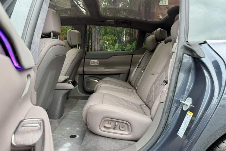 Used Nio ET7 2024 75 kWh Executive Edition Interior 7