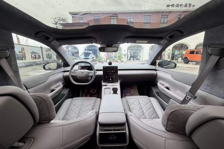 Used Nio ET7 2024 75 kWh Executive Edition Interior 8