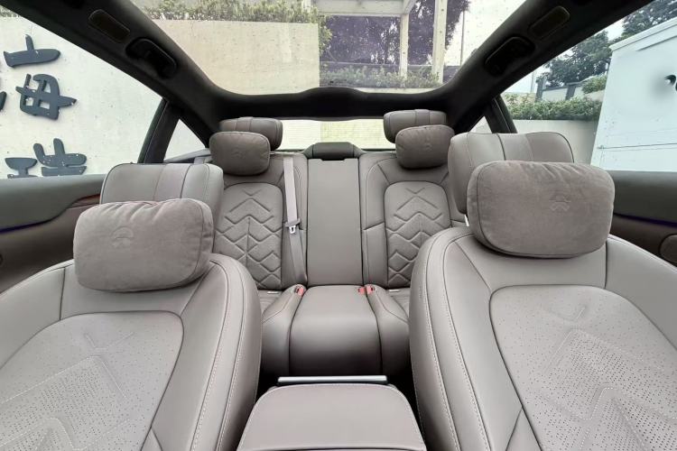 Used Nio ET7 2024 75 kWh Executive Edition Interior 9