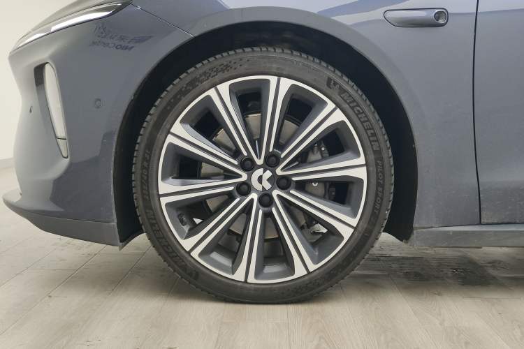 Used Nio ET7 2024 75 kWh Executive Signature Edition Left Front Wheel Hub