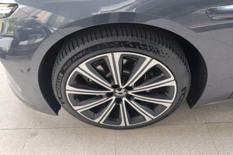 Used Nio ET7 2024 75 kWh Executive Signature Edition Left Front Wheel Hub