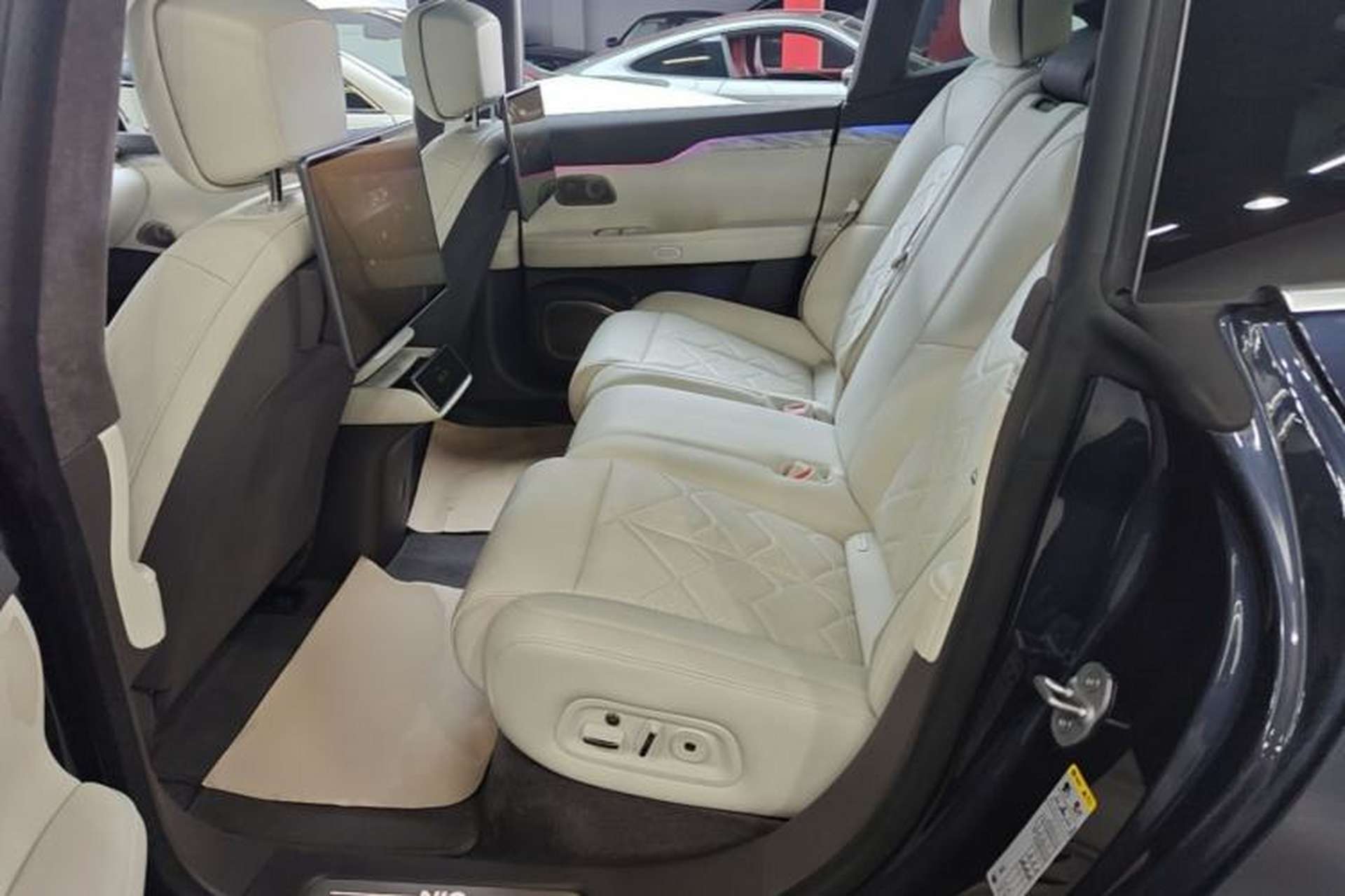 Used Nio ET7 2024 75 kWh Executive Signature Edition Left Rear Seat