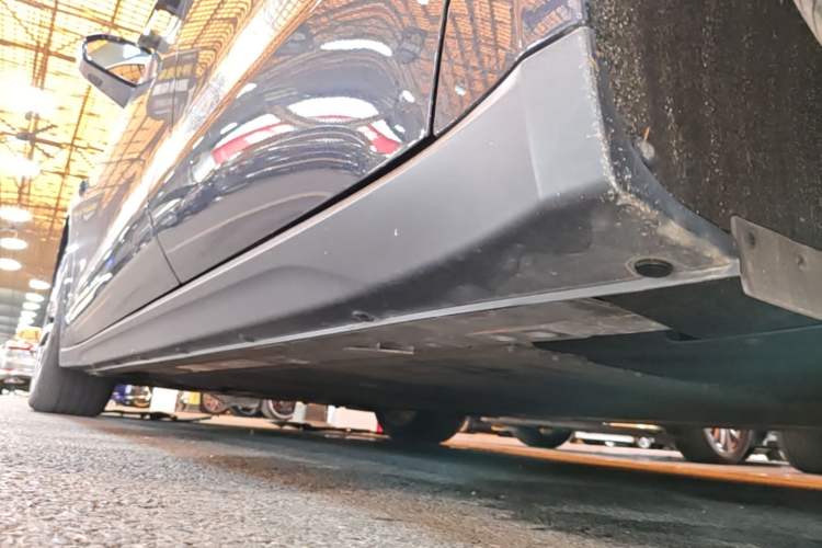 Used Nio ET7 2024 75 kWh Executive Edition Left Side Sill