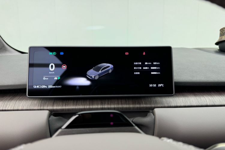 Used Nio ET7 2024 75 kWh Executive Edition Odometer Close Up