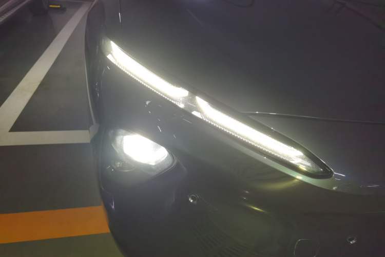 Used Nio ET7 2024 100kWh Executive Edition Right Front Headlight