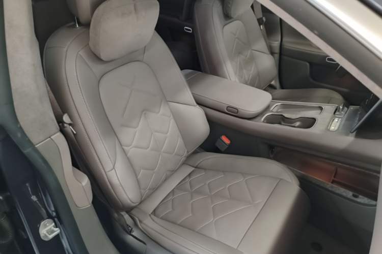 Used Nio ET7 2024 75 kWh Executive Signature Edition Right Front Seat