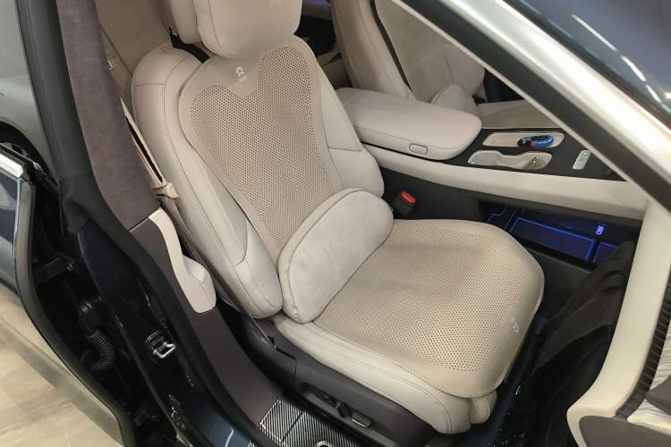 Used Nio ET7 2024 75 kWh Executive Edition Right Front Seat