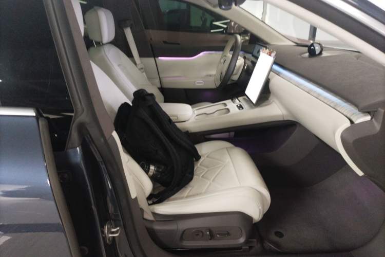 Used Nio ET7 2024 75 kWh Executive Signature Edition Right Front Seat