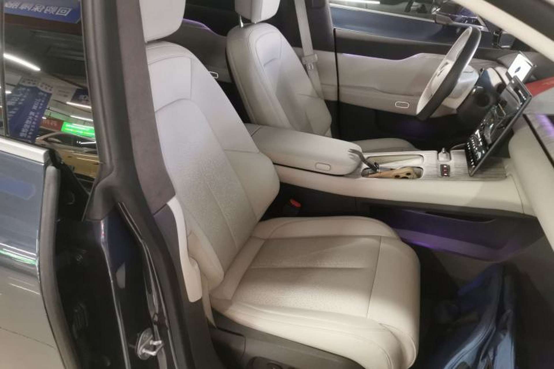 Used Nio ET7 2024 75 kWh Executive Edition Right Front Seat