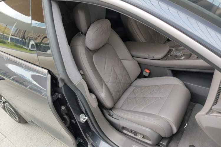 Used Nio ET7 2024 75 kWh Executive Signature Edition Right Front Seat