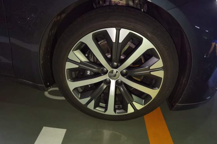 Used Nio ET7 2024 100kWh Executive Edition Right Front Wheel Hub