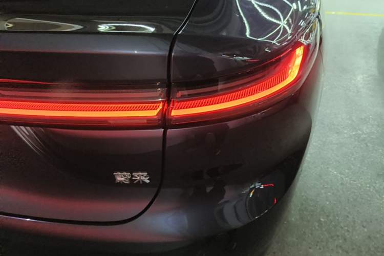 Used Nio ET7 2024 75 kWh Executive Signature Edition Right Rear Taillight
