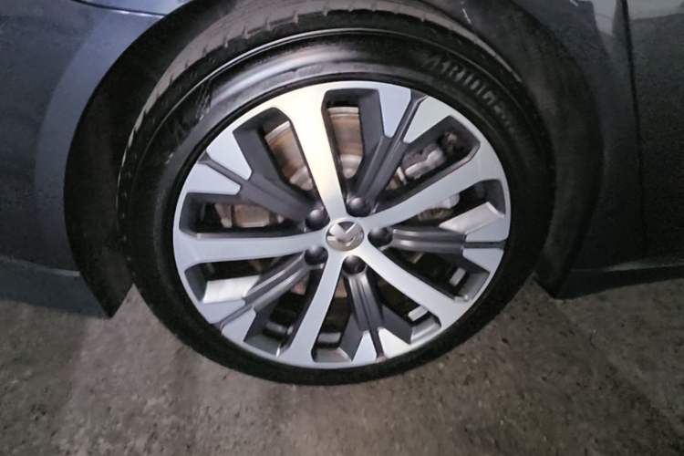 Used Nio ET7 2024 75 kWh Executive Edition Right Rear Wheel Hub