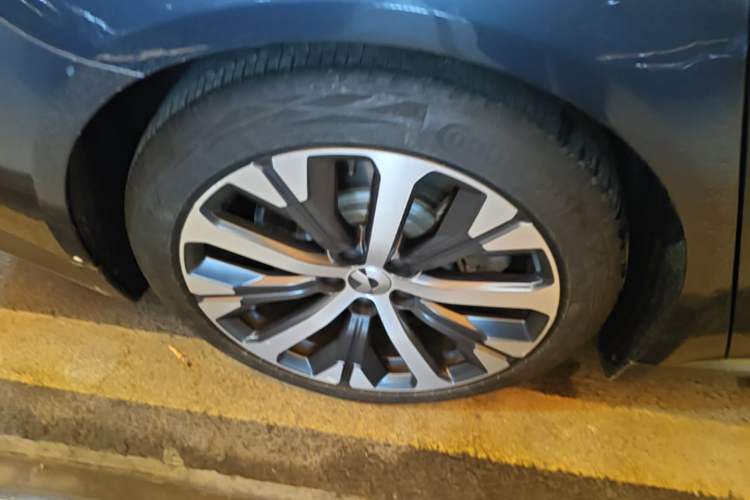 Used Nio ET7 2024 75 kWh Executive Edition Right Rear Wheel Hub