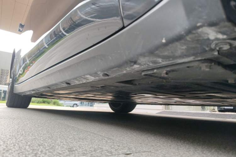 Used Nio ET7 2024 75 kWh Executive Signature Edition Right Side Sill