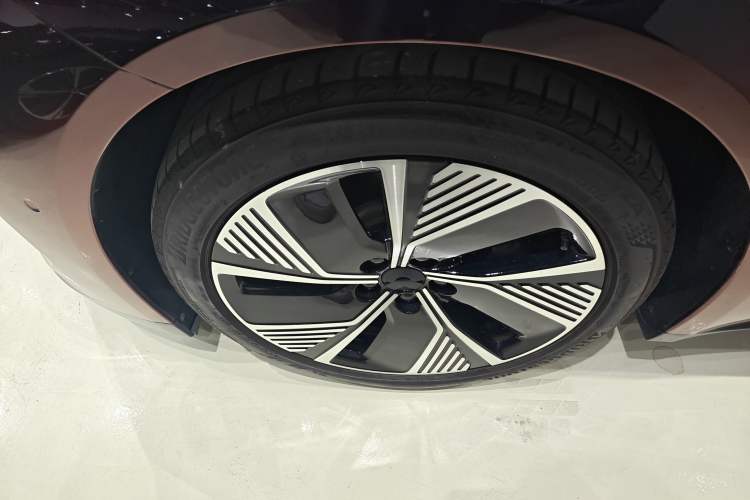 Used Nio ET7 2024 75 kWh Executive Edition Exterior 4