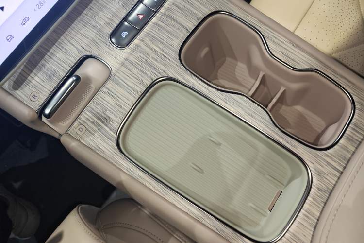 Used Nio ET7 2024 75 kWh Executive Edition Interior 1