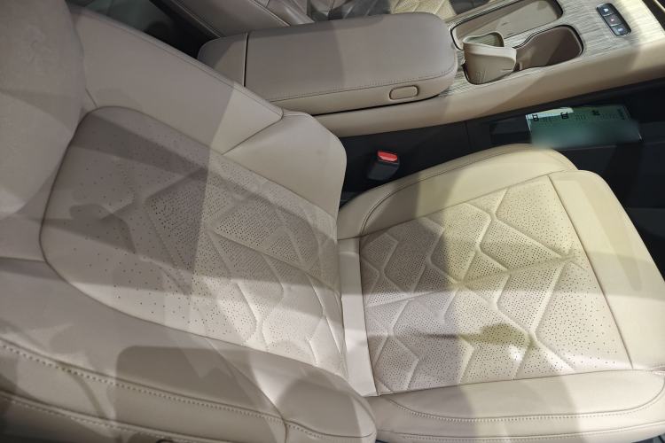 Used Nio ET7 2024 75 kWh Executive Edition Right Front Seat