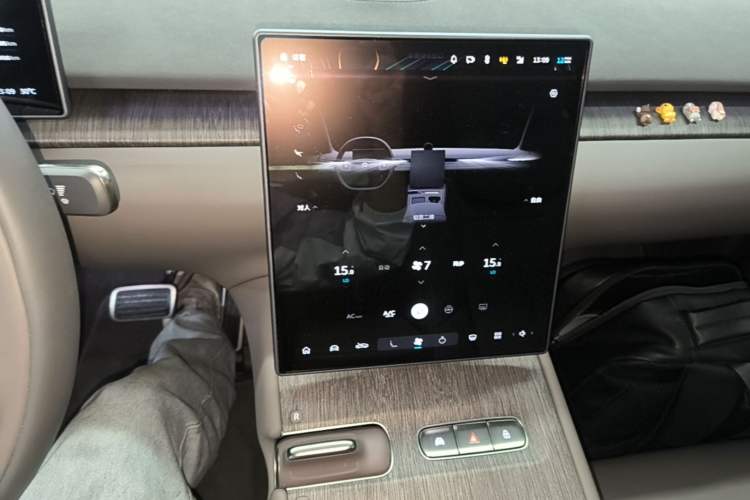 Used Nio ET7 2024 75 kWh Executive Edition Audio And AC Panel