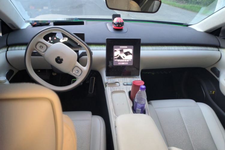 Used Nio ET7 2024 75 kWh Executive Edition Center Console