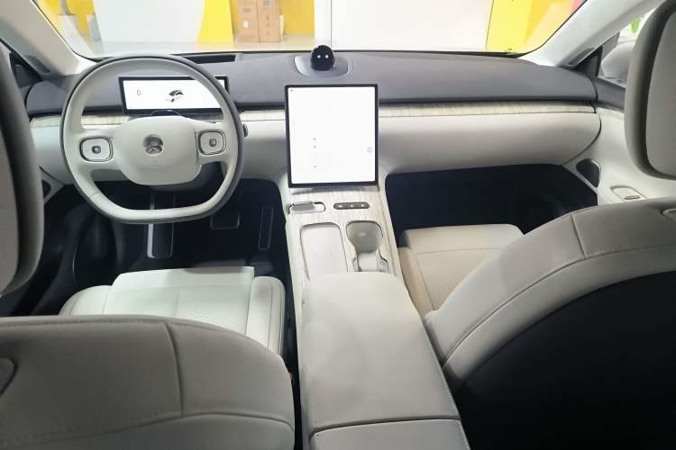 Used Nio ET7 2024 75 kWh Executive Edition Center Console