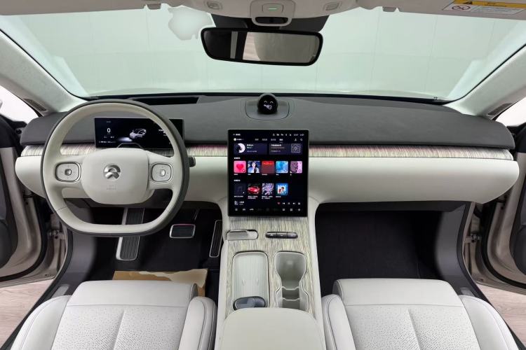 Used Nio ET7 2024 75 kWh Executive Edition Center Console