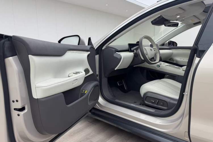 Used Nio ET7 2024 75 kWh Executive Edition Driver Seat