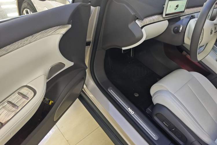 Used Nio ET7 2024 75 kWh Executive Edition Driver Seat