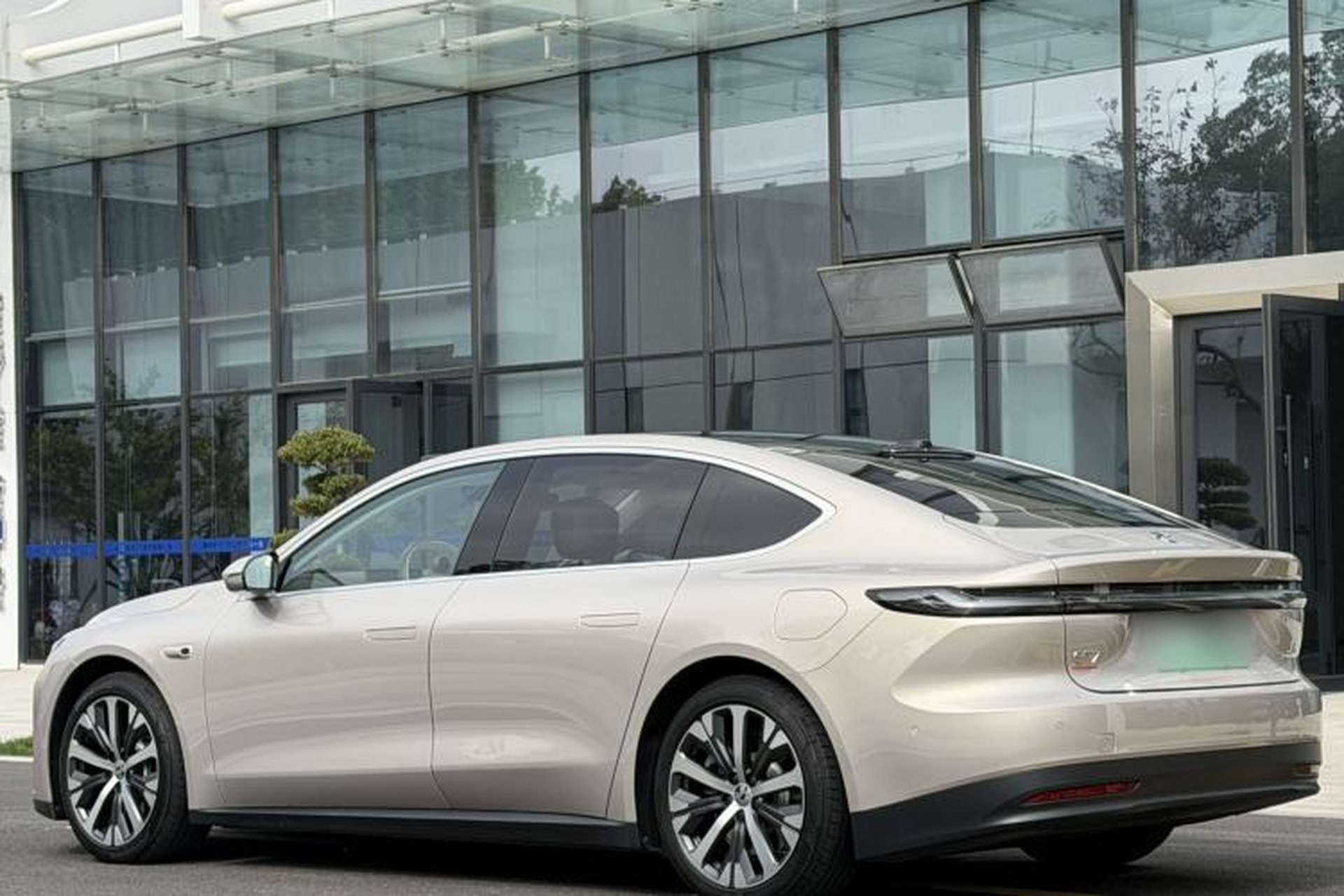 Used Nio ET7 2024 75 kWh Executive Edition Exterior 3