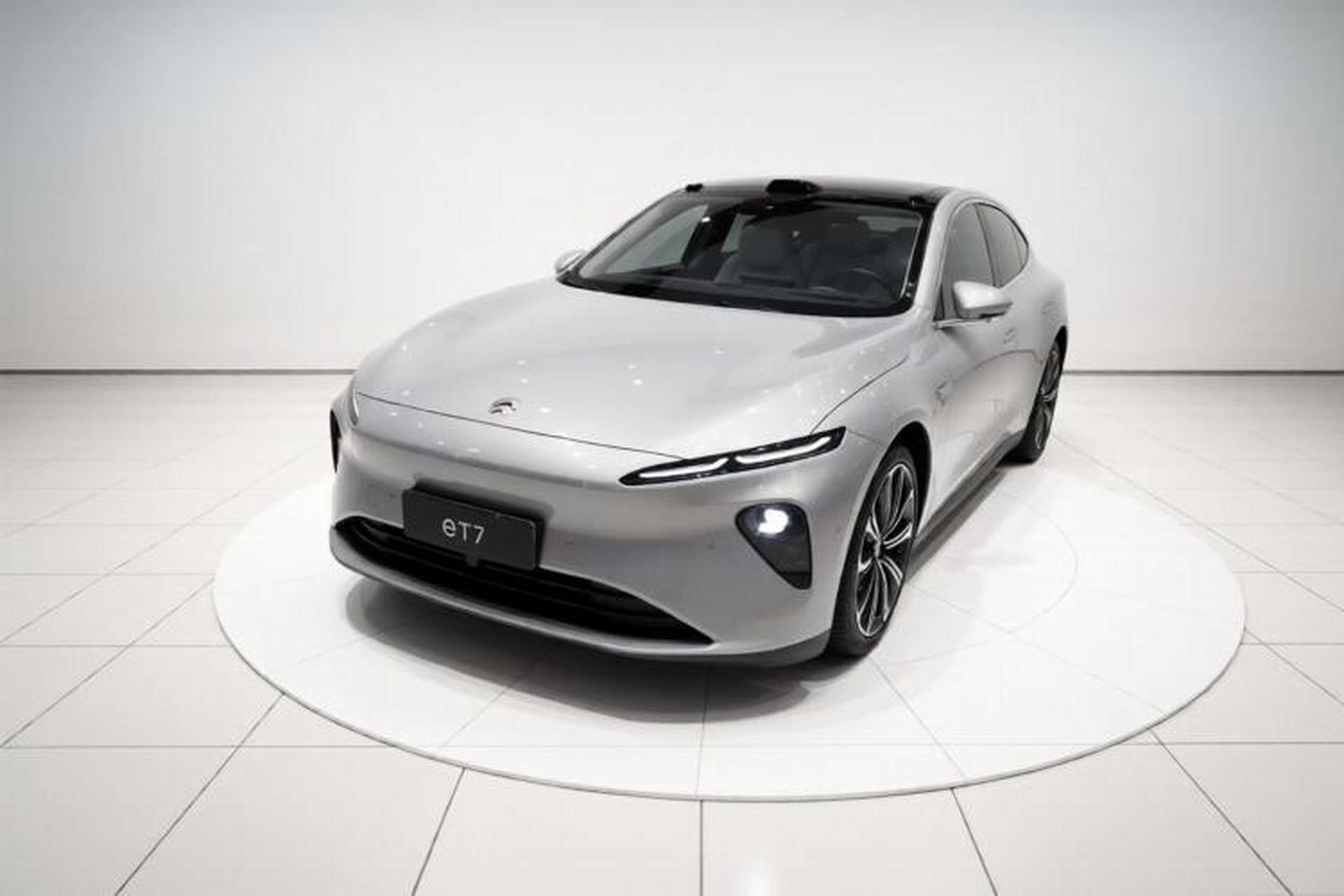 Used Nio ET7 2024 75 kWh Executive Signature Edition Front Left 45 Deg
