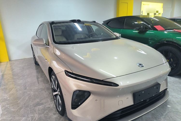 Used Nio ET7 2024 75 kWh Executive Edition Front Right 45 Deg