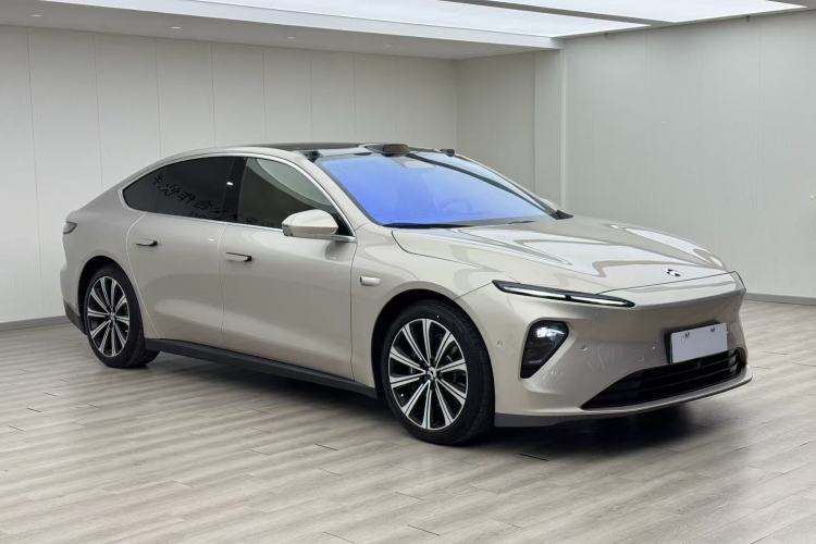 Used Nio ET7 2024 75 kWh Executive Edition Front Right 45 Deg