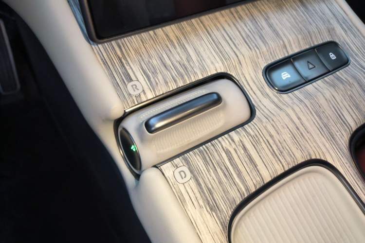 Used Nio ET7 2024 75 kWh Executive Edition Gear Lever