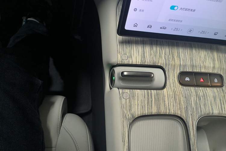 Used Nio ET7 2024 75 kWh Executive Edition Gear Lever