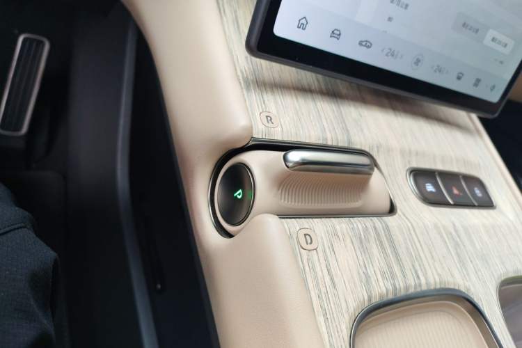 Used Nio ET7 2024 75 kWh Executive Edition Gear Lever