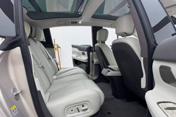 Used Nio ET7 2024 75 kWh Executive Edition Headliner