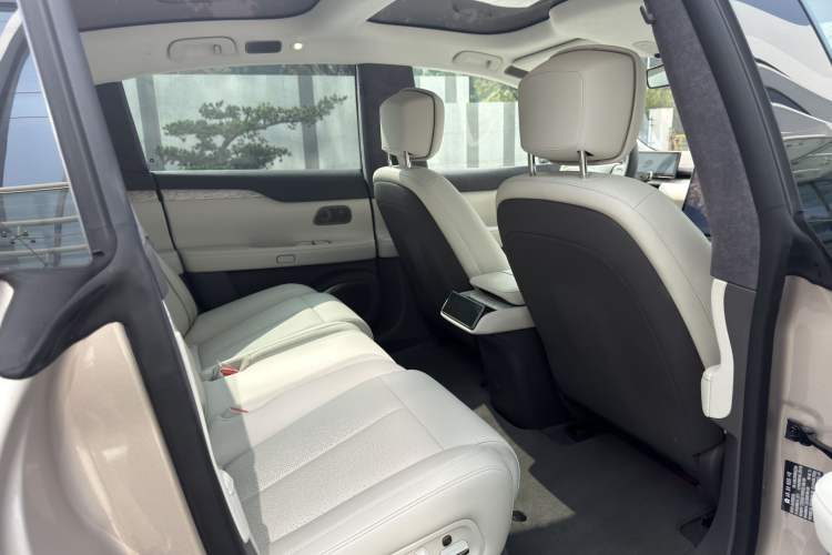 Used Nio ET7 2024 75 kWh Executive Edition Interior 1