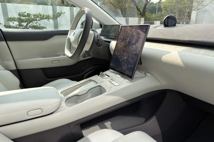 Used Nio ET7 2024 75 kWh Executive Edition Interior 2