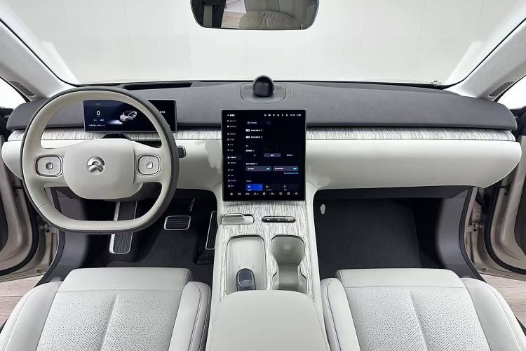 Used Nio ET7 2024 75 kWh Executive Edition Interior 2