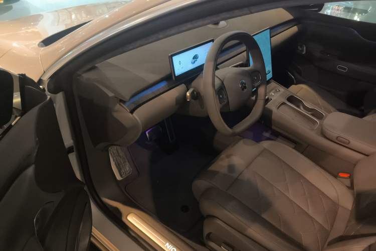 Used Nio ET7 2024 100kWh Executive Signature Edition Interior 3
