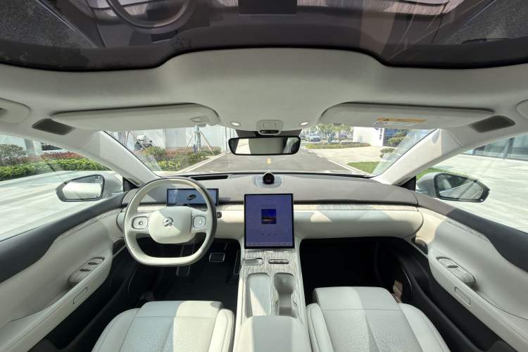 Used Nio ET7 2024 75 kWh Executive Edition Interior 3
