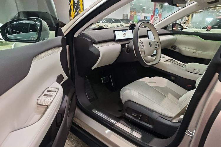 Used Nio ET7 2024 75 kWh Executive Edition Interior 3